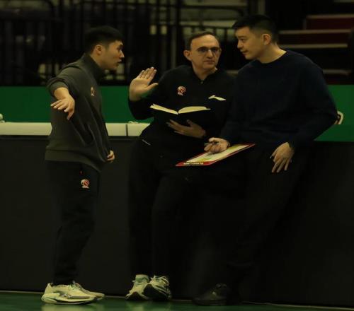 詹姆斯弧顶,精准助攻,文森特三分,江南,JN,江南官网,江南体育官网,江南体育下载,江南APP